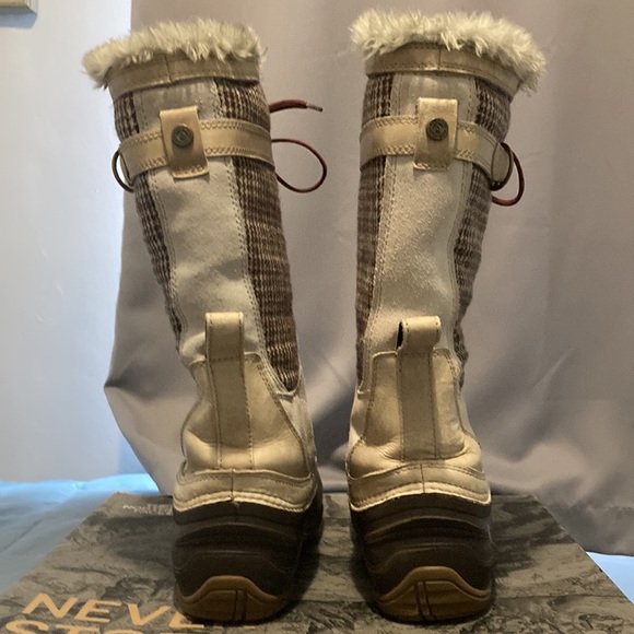 Great condition north face waterproof snow boots size 8 - Picture 6 of 10